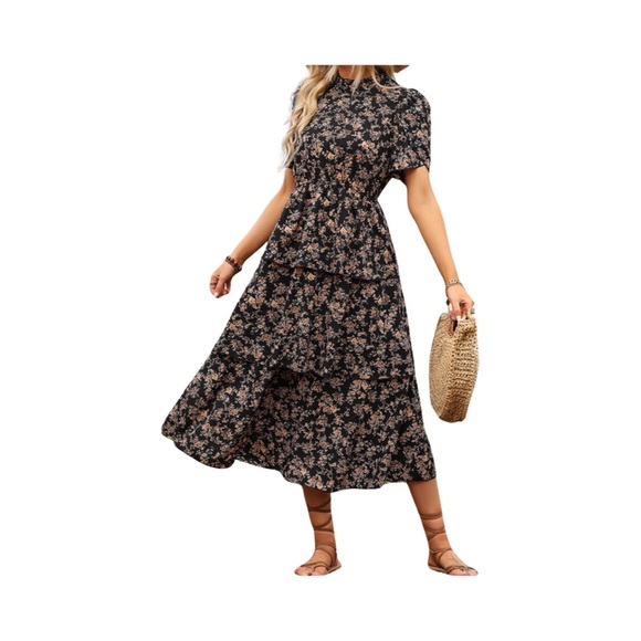 Dresses & Skirts - Floral maxi tiered dress size medium